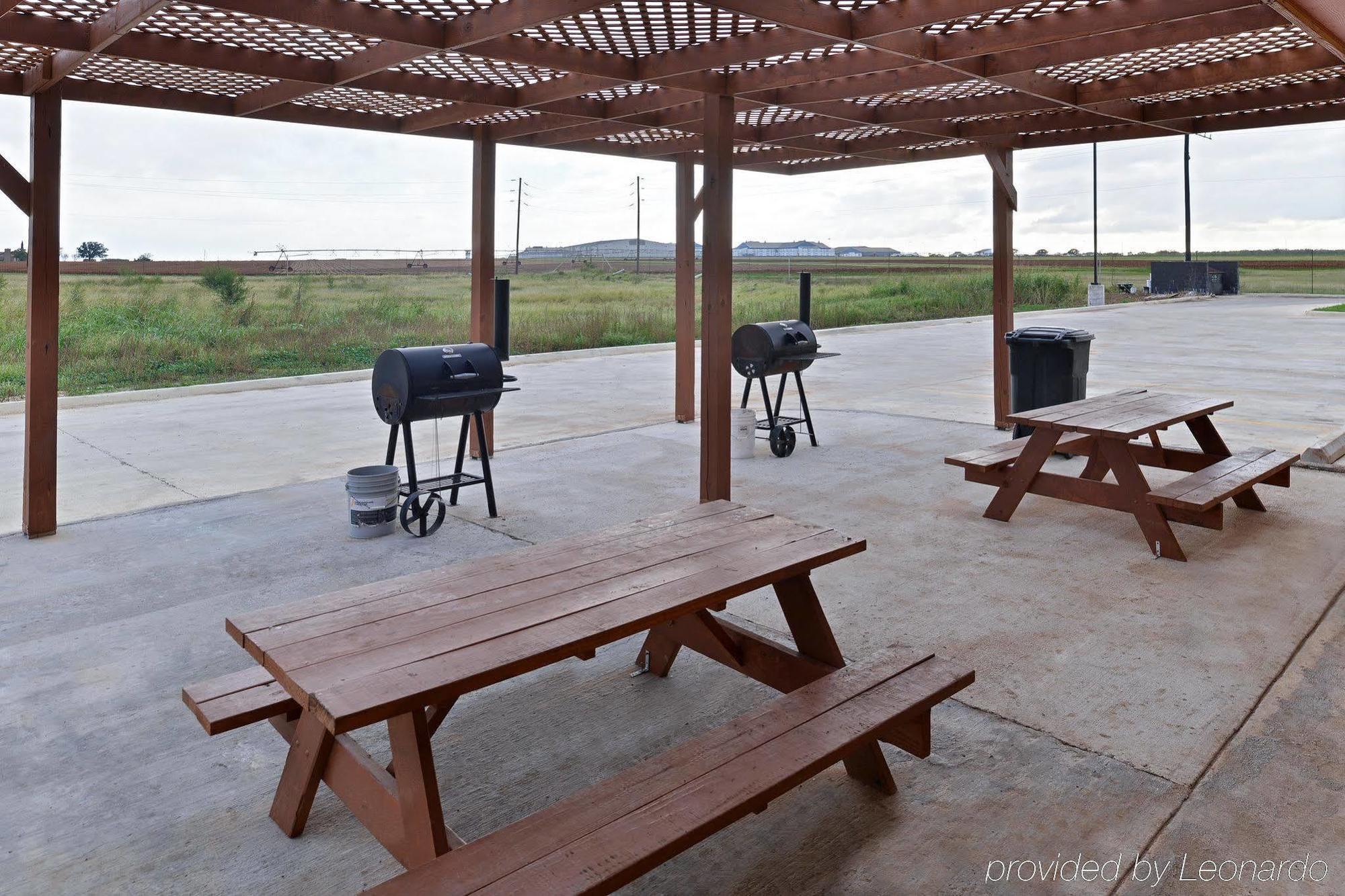 Dilley Rodeway Inn מראה חיצוני תמונה