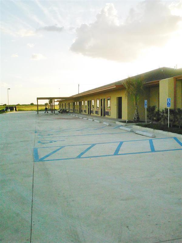 Dilley Rodeway Inn מראה חיצוני תמונה